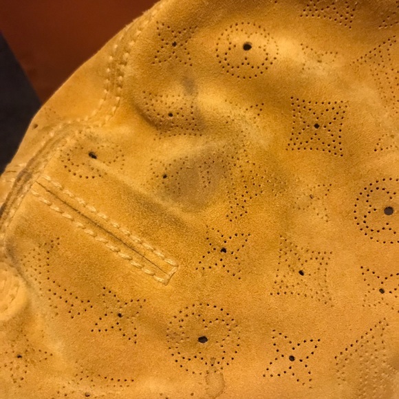 Authentic Have a few minor stains - Picture 3 of 3